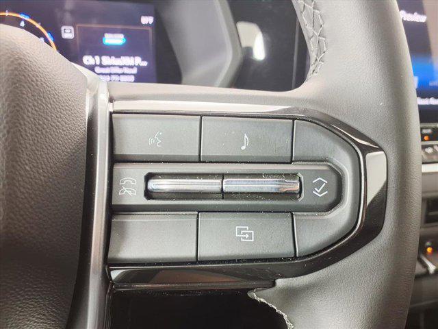Photo of 2025 Summit White Chevrolet Colorado