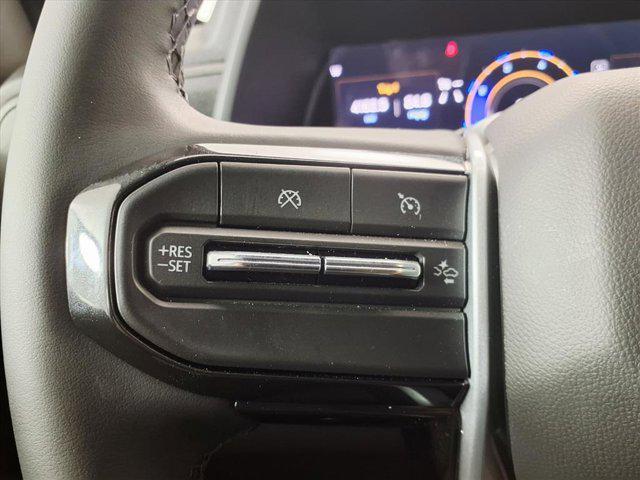 Photo of 2025 Summit White Chevrolet Colorado