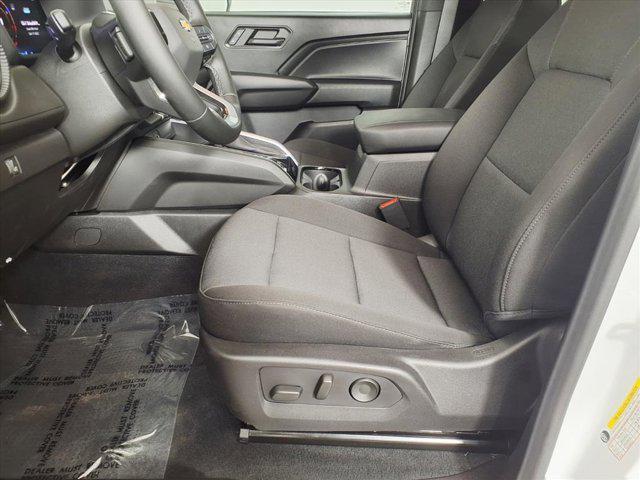 Photo of 2025 Summit White Chevrolet Colorado
