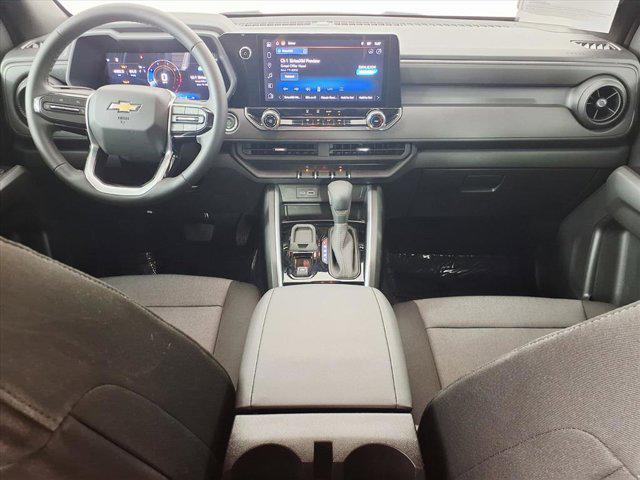 Photo of 2025 Summit White Chevrolet Colorado