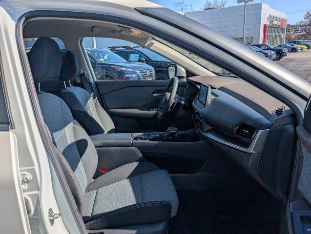 Photo of 2023 White Nissan Rogue