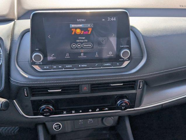 Photo of 2023 White Nissan Rogue