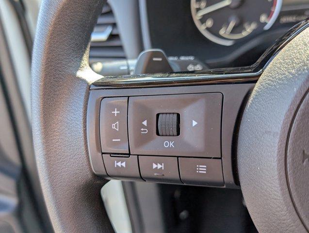 Photo of 2023 White Nissan Rogue