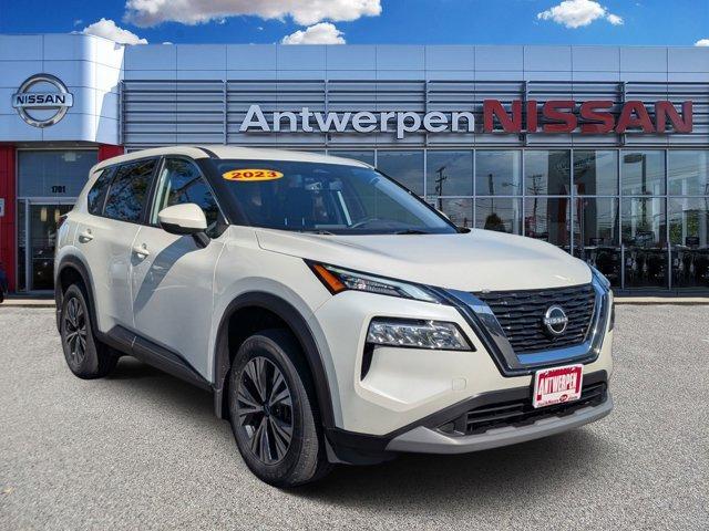 Photo of 2023 White Nissan Rogue