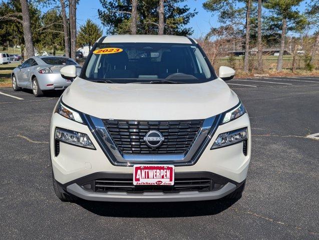 Photo of 2023 White Nissan Rogue