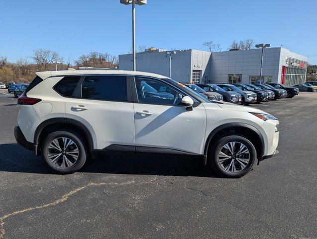 Photo of 2023 White Nissan Rogue