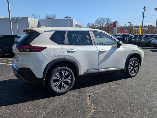 Photo of 2023 White Nissan Rogue