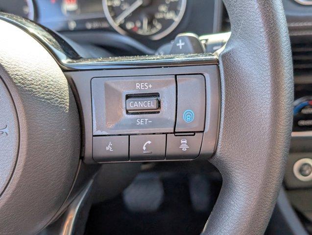 Photo of 2023 White Nissan Rogue