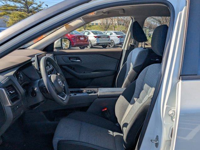 Photo of 2023 White Nissan Rogue