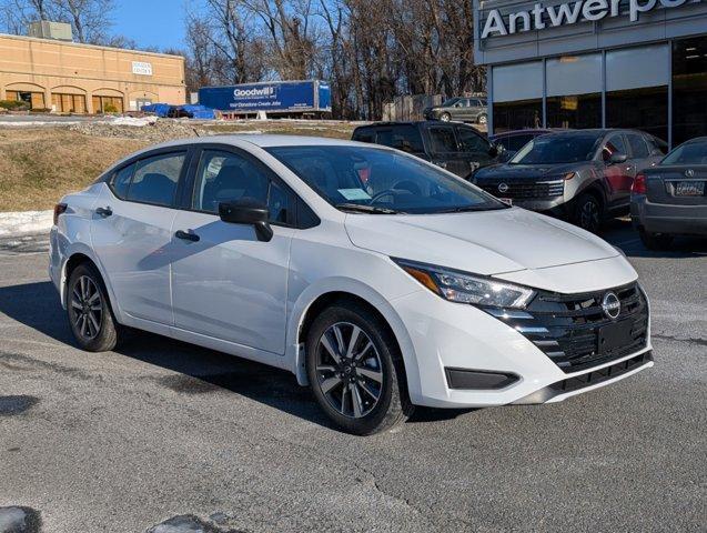 Photo of 2025 Cloud White Nissan Versa
