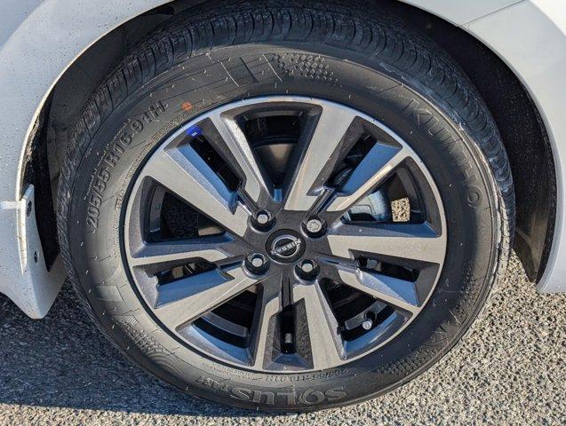 Photo of 2025 Cloud White Nissan Versa