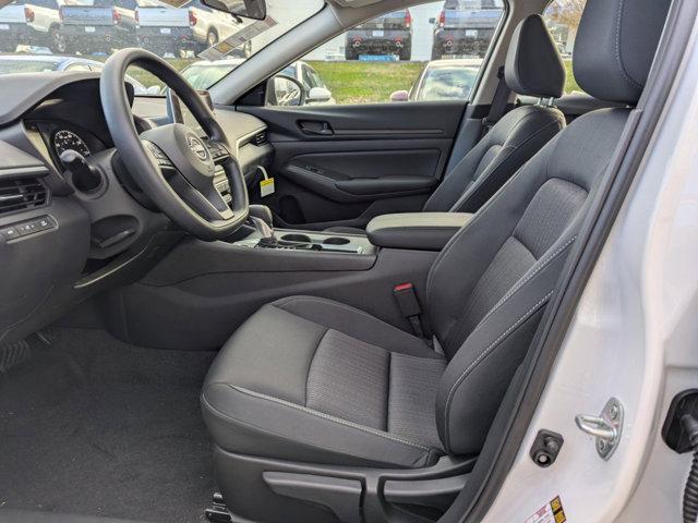 Photo of 2025 Glacier White Nissan Altima