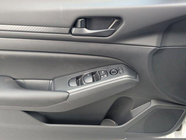 Photo of 2025 Glacier White Nissan Altima