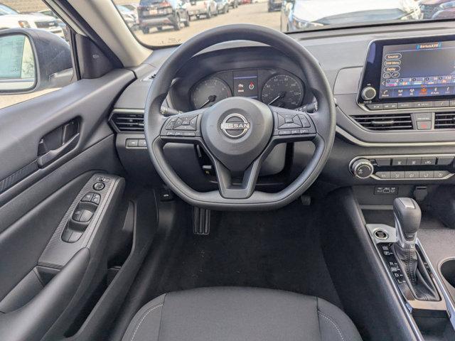Photo of 2025 Glacier White Nissan Altima