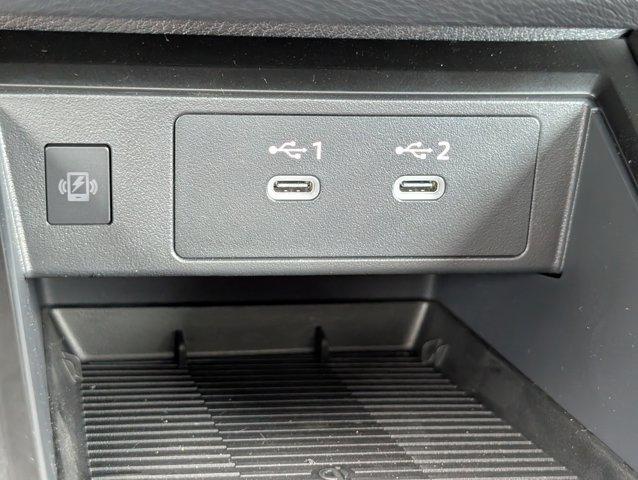 Photo of 2025 Gun Metallic Nissan Kicks