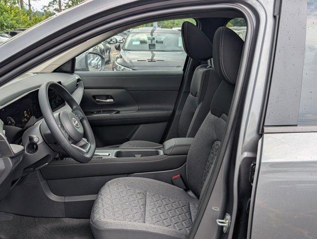 Photo of 2025 Gun Metallic Nissan Kicks