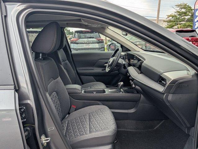 Photo of 2025 Gun Metallic Nissan Kicks