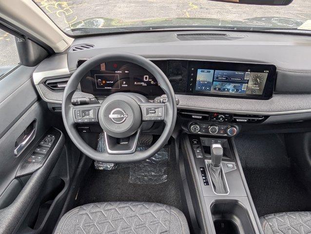 Photo of 2025 Gun Metallic Nissan Kicks