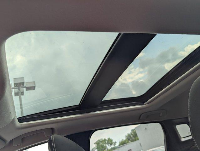 Photo of 2025 Gun Metallic Nissan Kicks