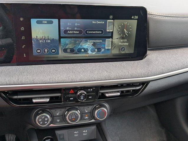 Photo of 2025 Gun Metallic Nissan Kicks