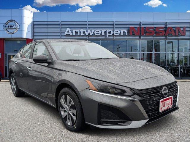 Photo of 2025 Gun Metallic Nissan Altima