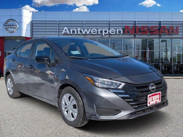 Photo of 2025 Gun Metallic Nissan Versa