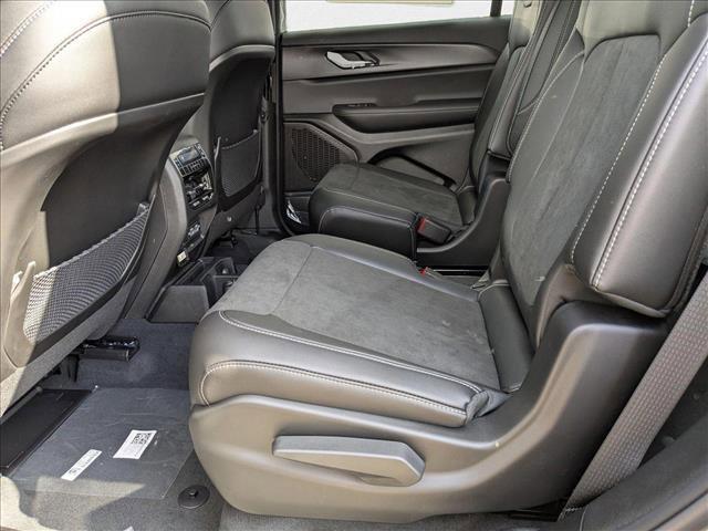 Photo of 2025 Baltic Gray Metallic Clearcoat Jeep Grand Cherokee L