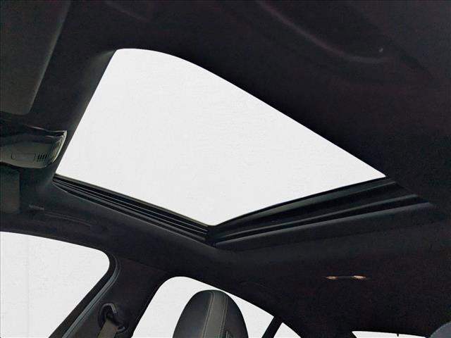 Photo of 2023 Black Sapphire Metallic BMW 330