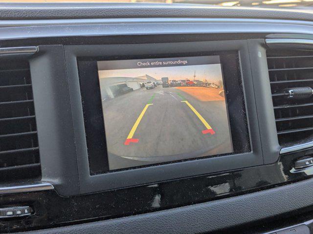 Photo of 2020 Brilliant Black Crystal Pearlcoat Chrysler Pacifica