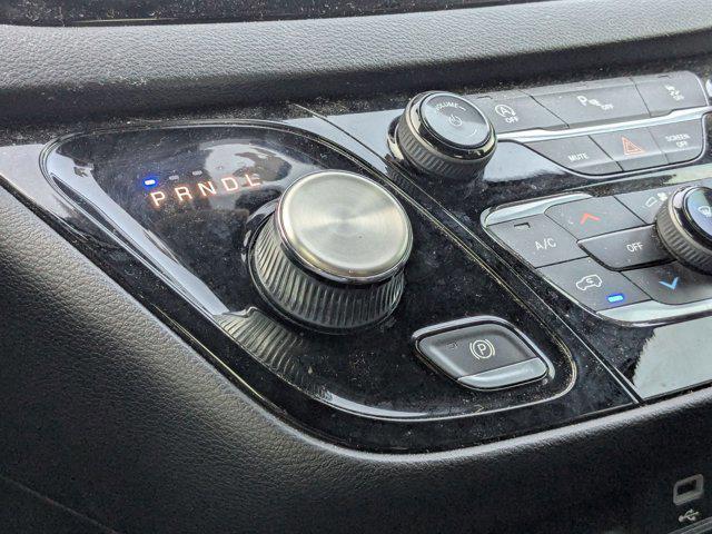 Photo of 2020 Brilliant Black Crystal Pearlcoat Chrysler Pacifica