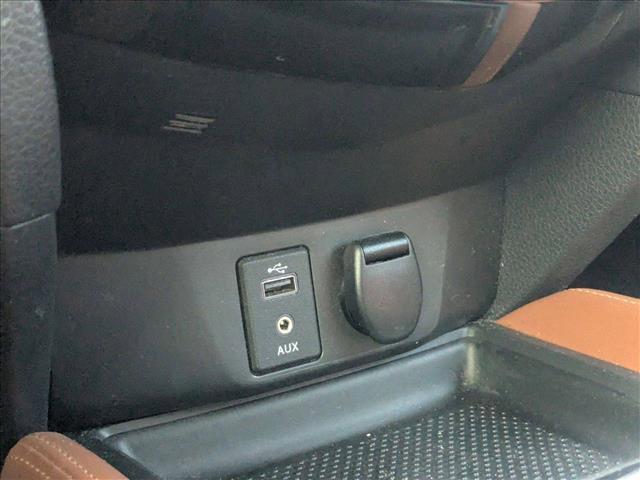Photo of 2017 Pearl White Nissan Rogue