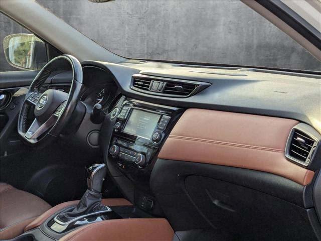Photo of 2017 Pearl White Nissan Rogue