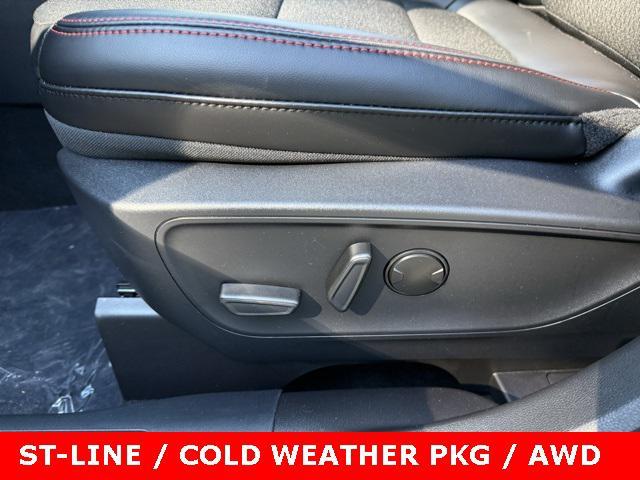 Photo of 2025 Star White Metallic Tri-Coat Ford Escape