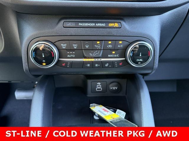 Photo of 2025 Star White Metallic Tri-Coat Ford Escape