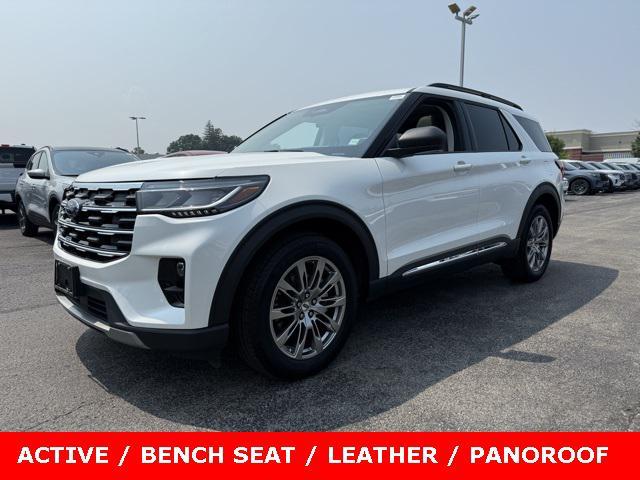 Photo of 2025 Star White Metallic Tri-Coat Ford Explorer