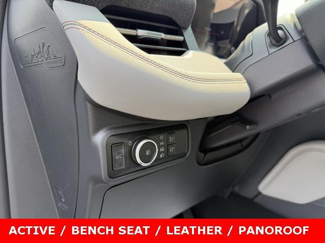 Photo of 2025 Star White Metallic Tri-Coat Ford Explorer