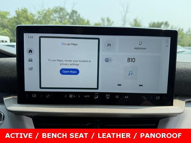 Photo of 2025 Star White Metallic Tri-Coat Ford Explorer