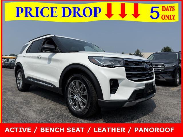 Photo of 2025 Star White Metallic Tri-Coat Ford Explorer