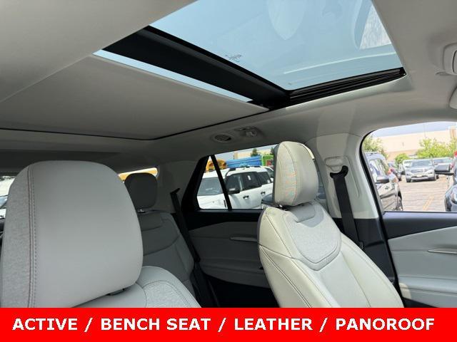 Photo of 2025 Star White Metallic Tri-Coat Ford Explorer