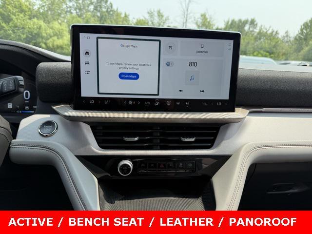 Photo of 2025 Star White Metallic Tri-Coat Ford Explorer