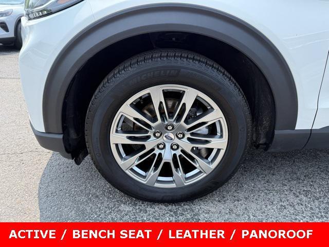 Photo of 2025 Star White Metallic Tri-Coat Ford Explorer