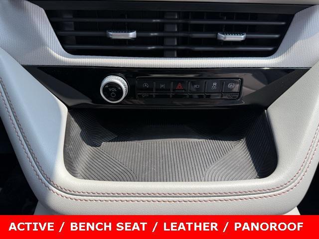 Photo of 2025 Star White Metallic Tri-Coat Ford Explorer