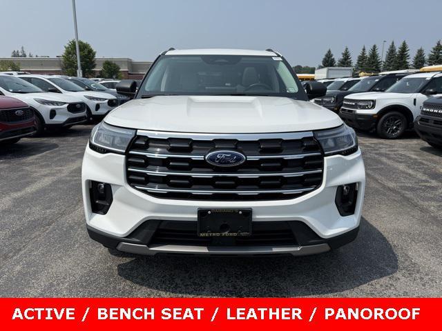 Photo of 2025 Star White Metallic Tri-Coat Ford Explorer