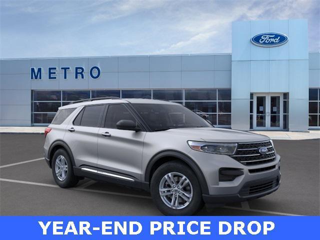 Photo of 2022 Iconic Silver Metallic Ford Explorer