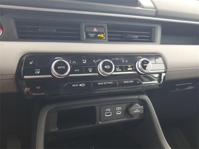 Photo of 2025 Lunar Silver Metallic Honda Pilot