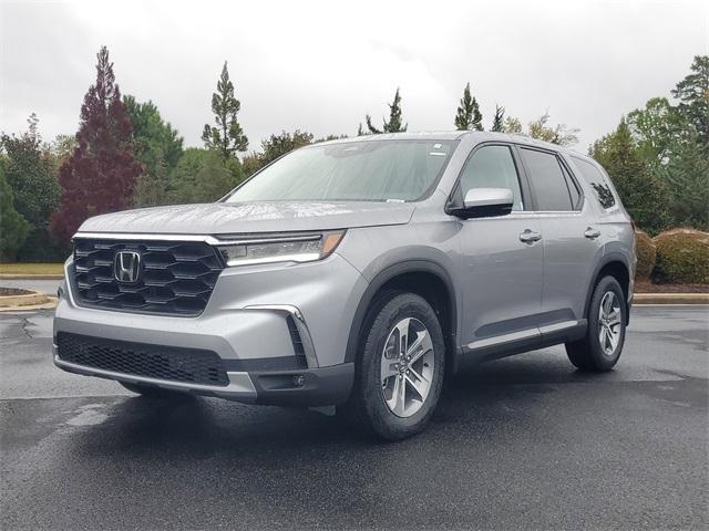 Photo of 2025 Lunar Silver Metallic Honda Pilot