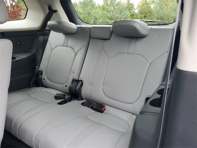 Photo of 2025 Lunar Silver Metallic Honda Pilot