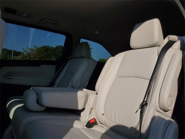 Photo of 2026 Solar Silver Metallic Honda Odyssey