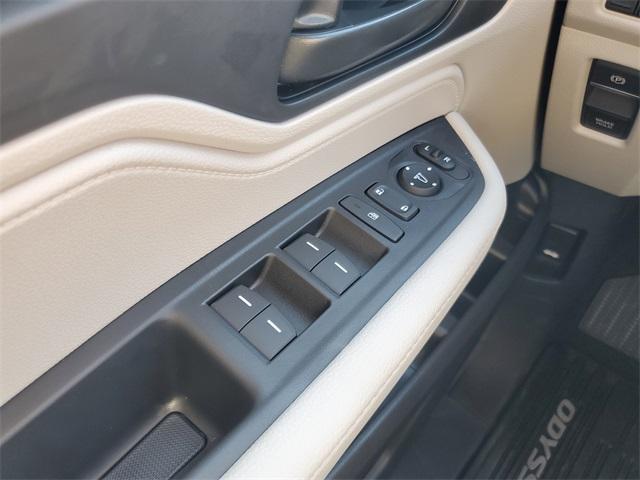 Photo of 2026 Solar Silver Metallic Honda Odyssey