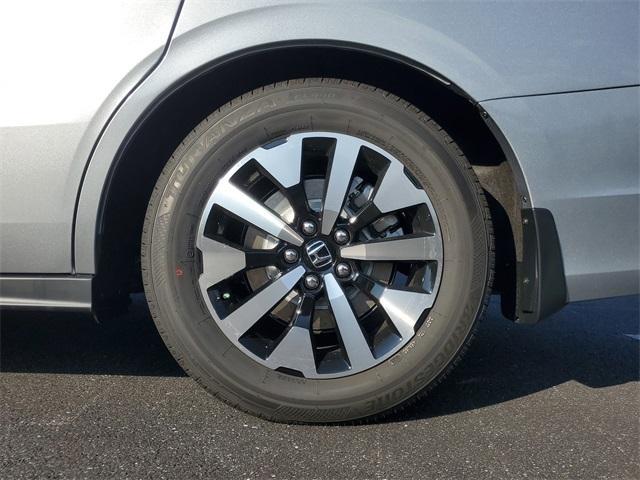 Photo of 2026 Solar Silver Metallic Honda Odyssey